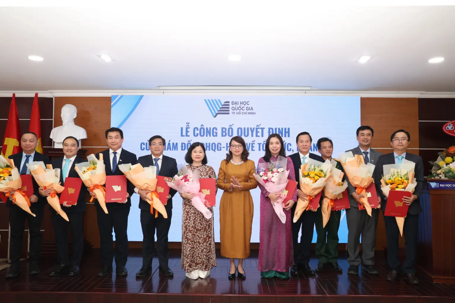ĐHQG-HCM công bố quyết định thành lập 2 tổ chức, bổ nhiệm và bổ nhiệm lại 10 nhân sự lãnh đạo, quản lý