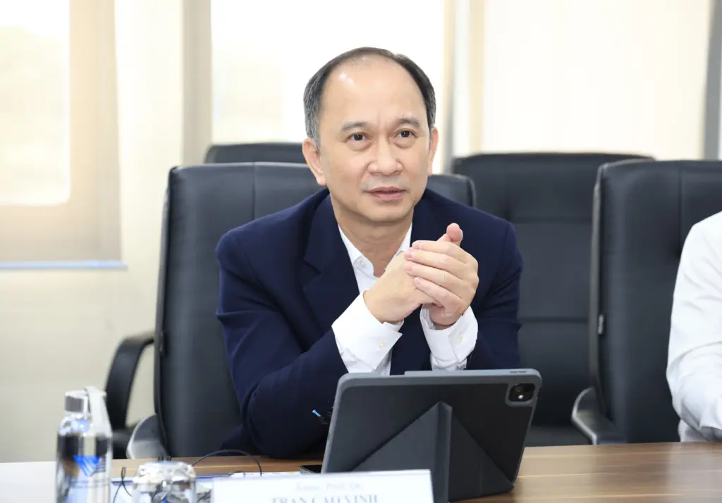 PGS TS Tran Cao Vinh.png (633 KB)