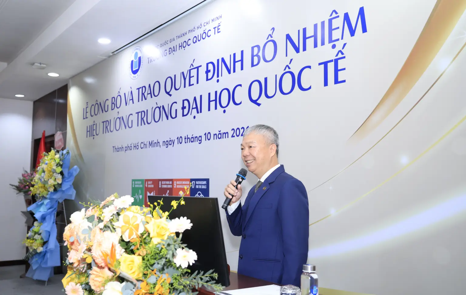 ĐHQG-HCM_101026_3.png (1.41 MB)