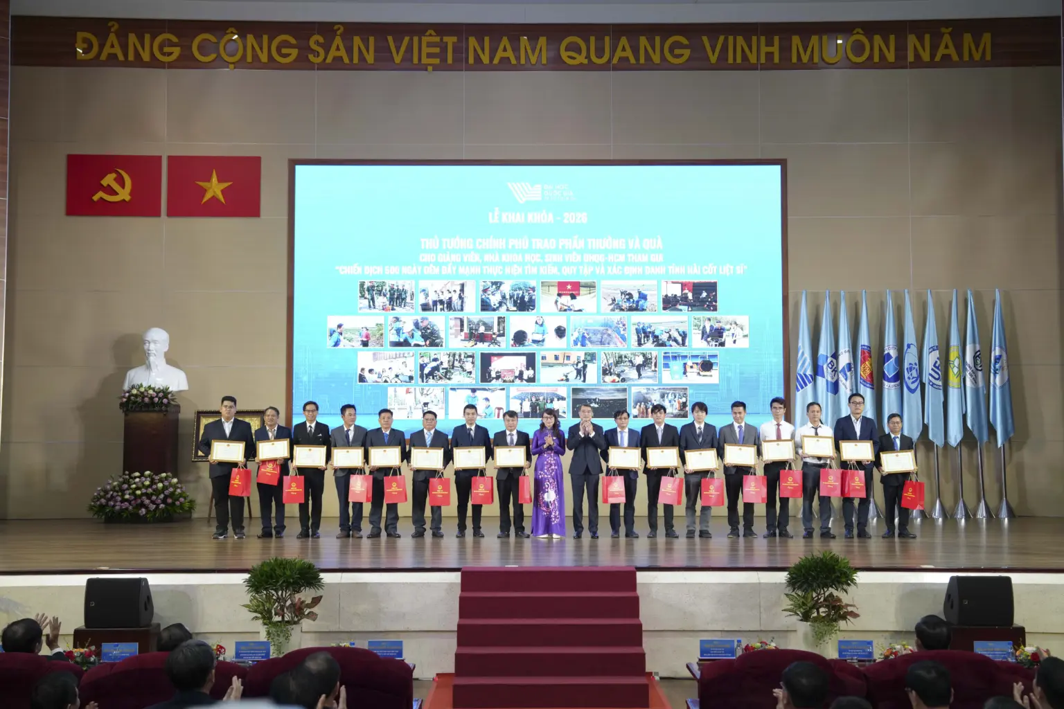 ĐHQG-HCM_131026_4.png (1.83 MB)