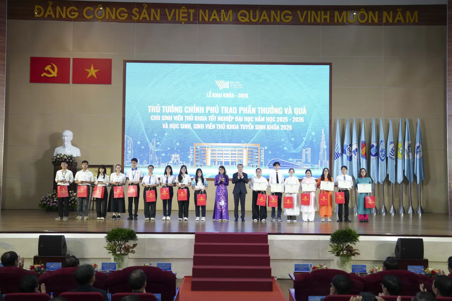 ĐHQG-HCM_131026_5.png (1.94 MB)